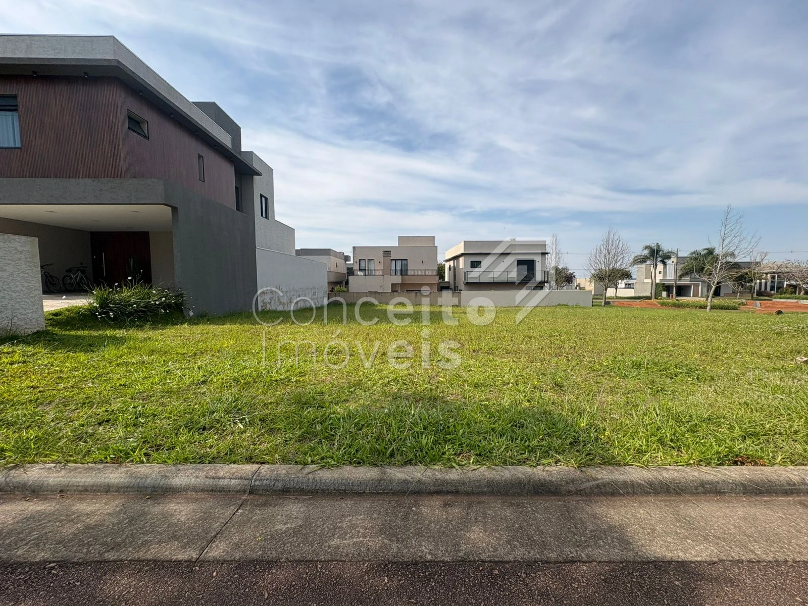 Condomínio Terras Alphaville  - Terreno Com 303,75 M²