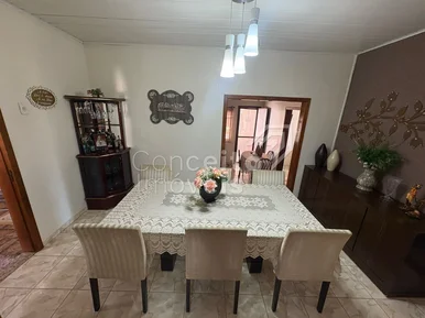 Residência Com Amplo Terreno - Oficinas