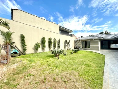 Residência Semimobiliada Com Amplo Terreno - Estrela