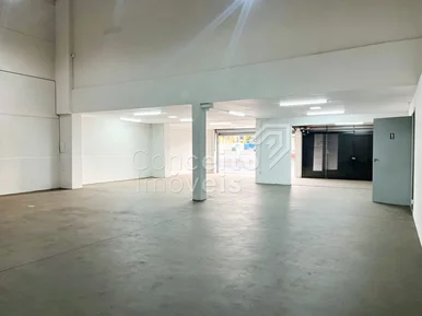 Barracão Com 200 M² - Oficinas