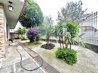Residência Semimobiliada Com Amplo Terreno - Uvaranas