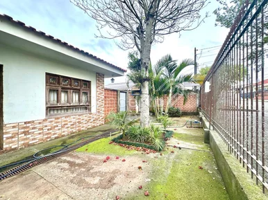 Residência Semimobiliada Com Amplo Terreno - Uvaranas