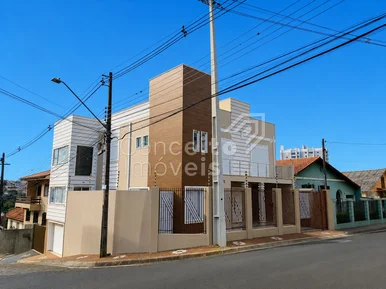 <strong>Sobrado de Esquina Semimobiliado - Centro</strong>