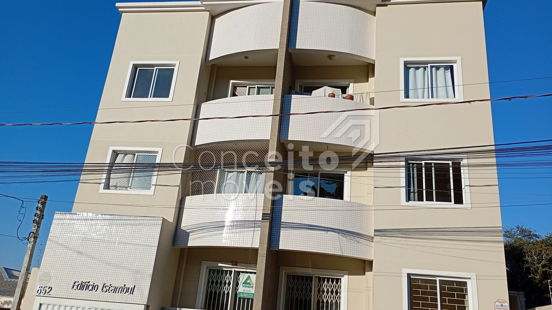 Edifício Istambul - Centro - Apartamento Semi Mobiliado