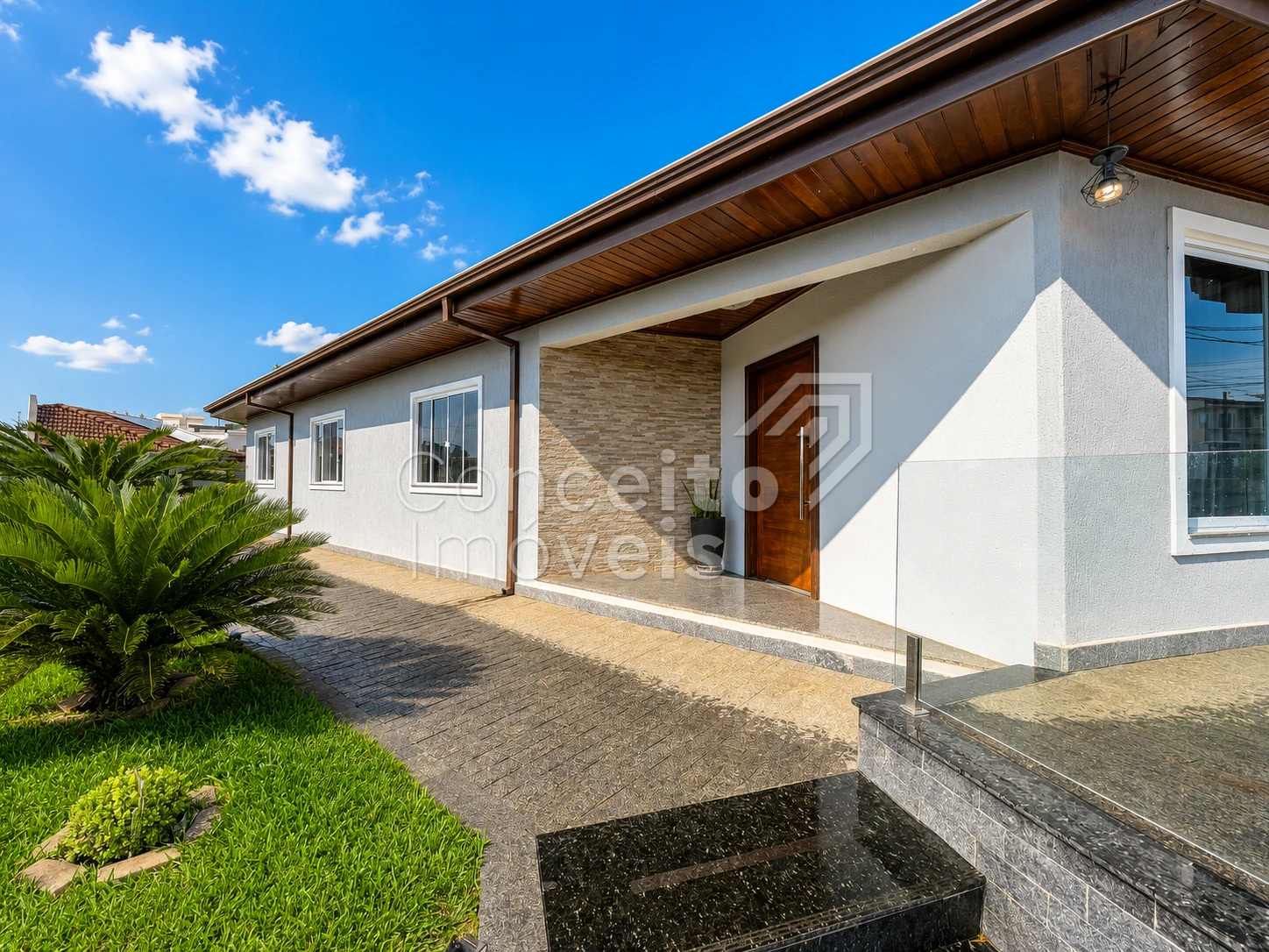 Residência Com Amplo Terreno E Piscina - Oficinas