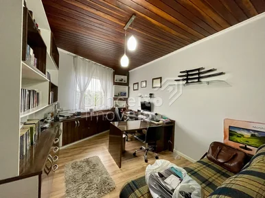 Residência Com Amplo Terreno E Piscina - Oficinas