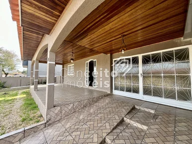 Residência Com Amplo Terreno - Uvaranas