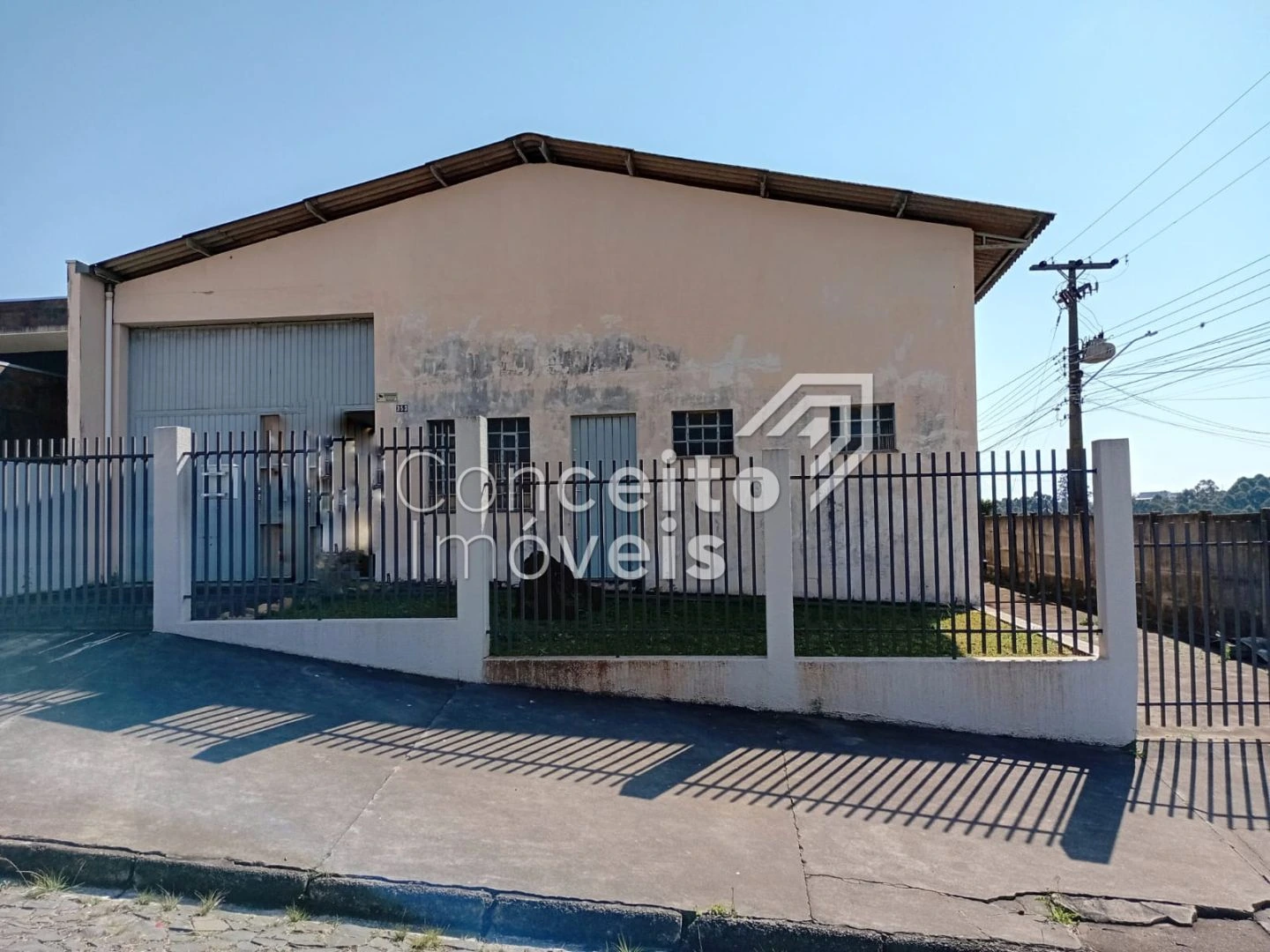 Barracão Comercial Com 333 M² -  órfãs