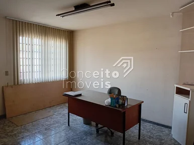 Barracão Comercial Com 333 M² -  órfãs