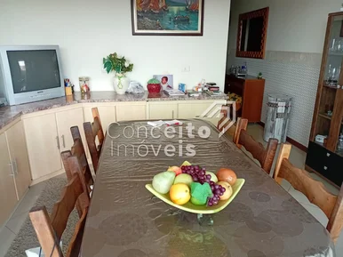 Triplex - Uvaranas - Semimobiliado