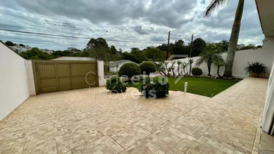 Residência Com Amplo Quintal - Oficinas