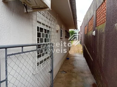 Residência Com Amplo Terreno - Oficinas