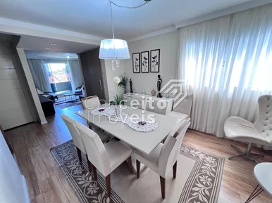 Sobrado Semimobiliado - Centro