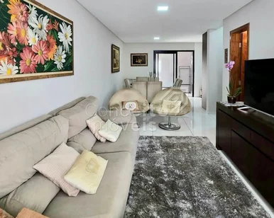 Sobrado Semimobiliado - Uvaranas