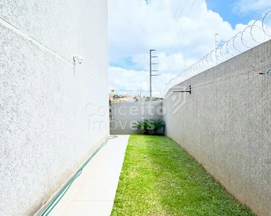 Sobrado Semimobiliado - Uvaranas