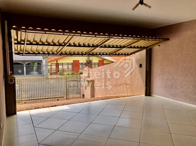 Residência Térrea Com Amplo Terreno - Uvaranas