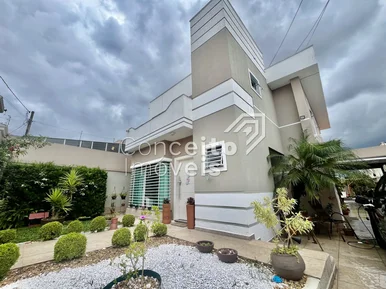 Residência Alto Padrão Com Piscina - Jardim Carvalho