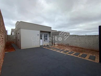 Residência Com Amplo Terreno - Uvaranas