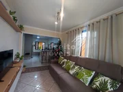 <strong>Residencia de Esquina com amplo Terreno - Uvaranas</strong>