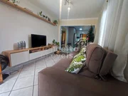 <strong>Residencia de Esquina com amplo Terreno - Uvaranas</strong>