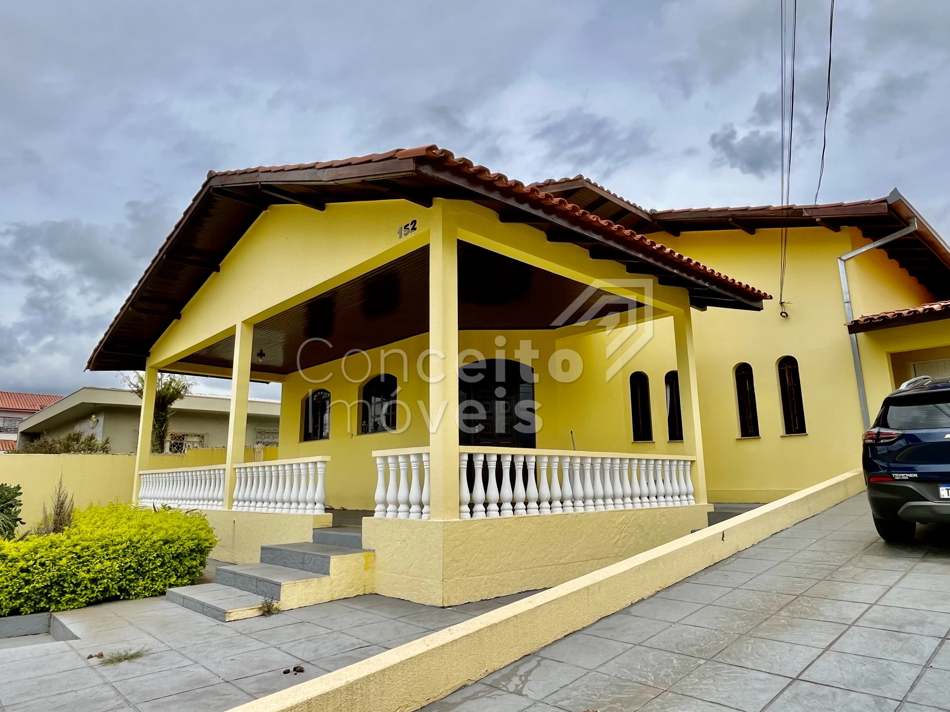 Residência Semimobiliada Com Edícula - Uvaranas