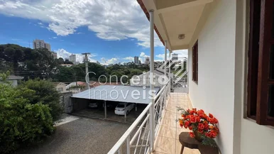 <strong>Residência de Esquina com amplo Terreno - Uvaranas</strong>