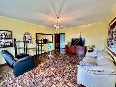 Residência Térrea Com Amplo Terreno - Uvaranas