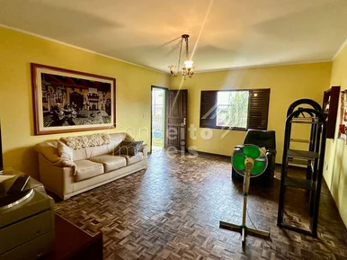 Residência Térrea Com Amplo Terreno - Uvaranas