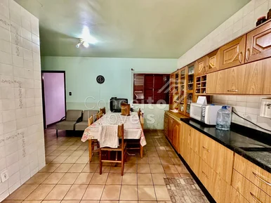 Residência Térrea Com Amplo Terreno - Uvaranas