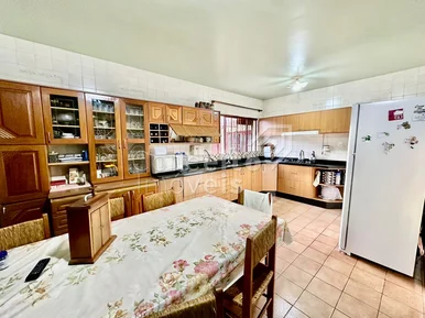 Residência Térrea Com Amplo Terreno - Uvaranas