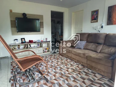 Casa Para Venda Bairro Uvaranas.