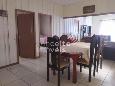 Casa Com Amplo Terreno - Uvaranas