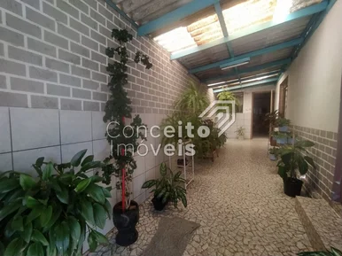 <strong>Casa com amplo terreno - Uvaranas</strong>