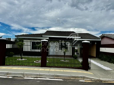 <strong>Residência com Edícula e amplo Terreno - Uvaranas</strong>