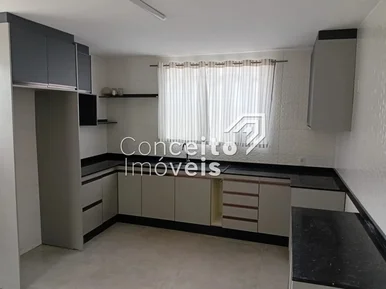 Imóvel Residencial E/ou Comercial Com Edícula - Uvaranas