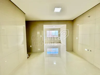 Residência Térrea Com Amplo Terreno - Uvaranas