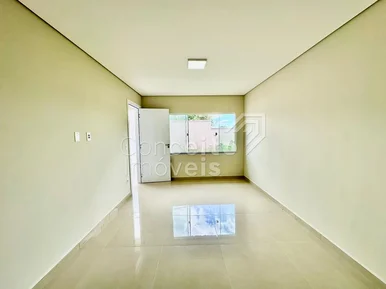 Residência Térrea Com Amplo Terreno - Uvaranas