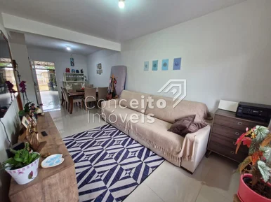 <strong>Sobrado com amplo Terreno - Jardim Carvalho - Semimobiliada</strong>