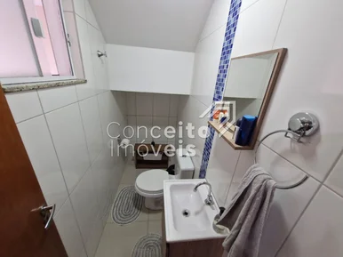 Sobrado Com Amplo Terreno - Jardim Carvalho - Semimobiliada