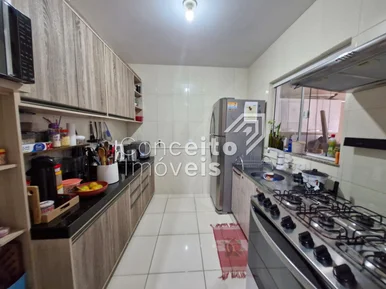 Sobrado Com Amplo Terreno - Jardim Carvalho - Semimobiliada