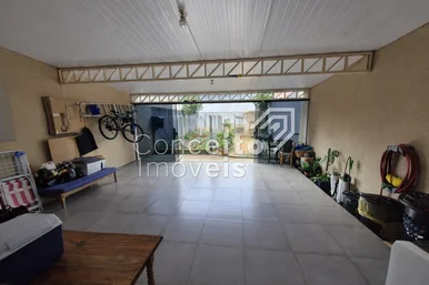 Sobrado Com Amplo Terreno - Jardim Carvalho - Semimobiliada