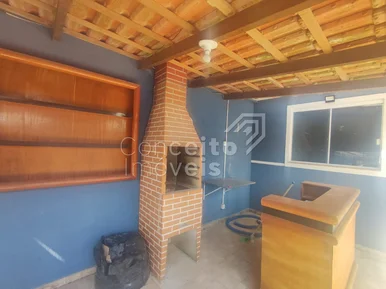 Residência Com Piscina - Contorno