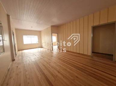 Residência Com Amplo Terreno - Olarias