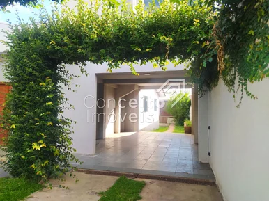 Residência Semimobiliada Com Amplo Terreno - Jardim Carvalho