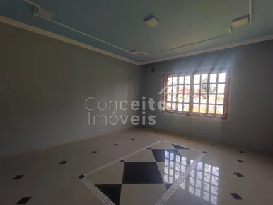 Residência Com Edícula - Uvaranas