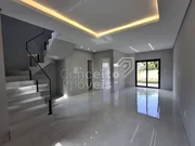 <strong>Sobrado com amplo Terreno - Contorno</strong>