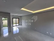 <strong>Sobrado com amplo Terreno - Contorno</strong>