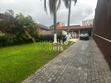 <strong>Residência com Amplo Terreno e Piscina - Nova Rússia</strong>
