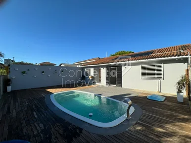 Residência Com Piscina - Avenida Ana Rita