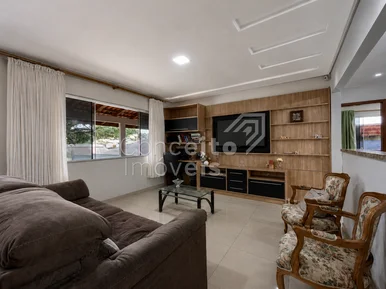 Residência Com Amplo Terreno - Oficinas